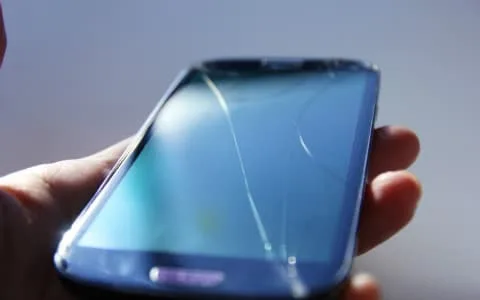 壊れたスマホやパソコンも！ジャンク品をオークションで出品してみよう