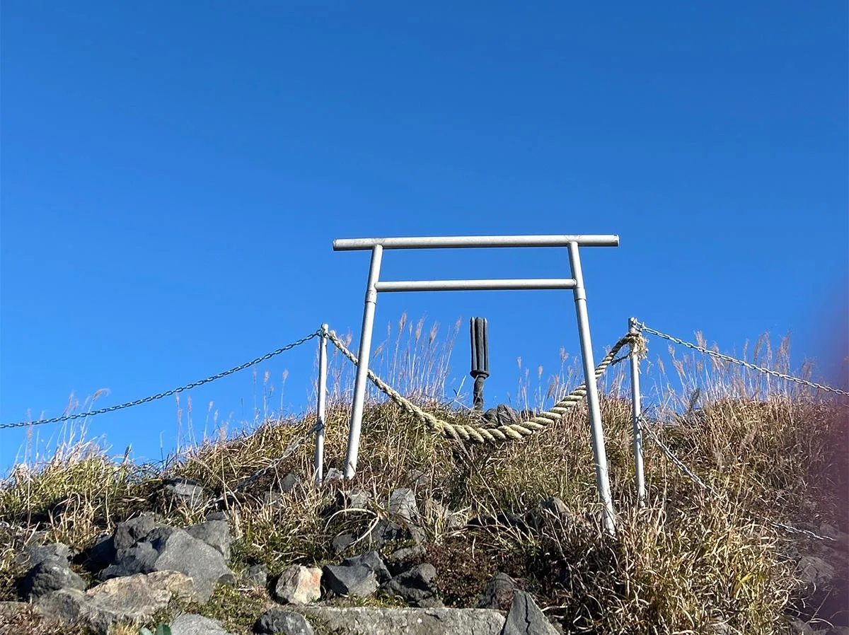 山頂の「天逆鉾」