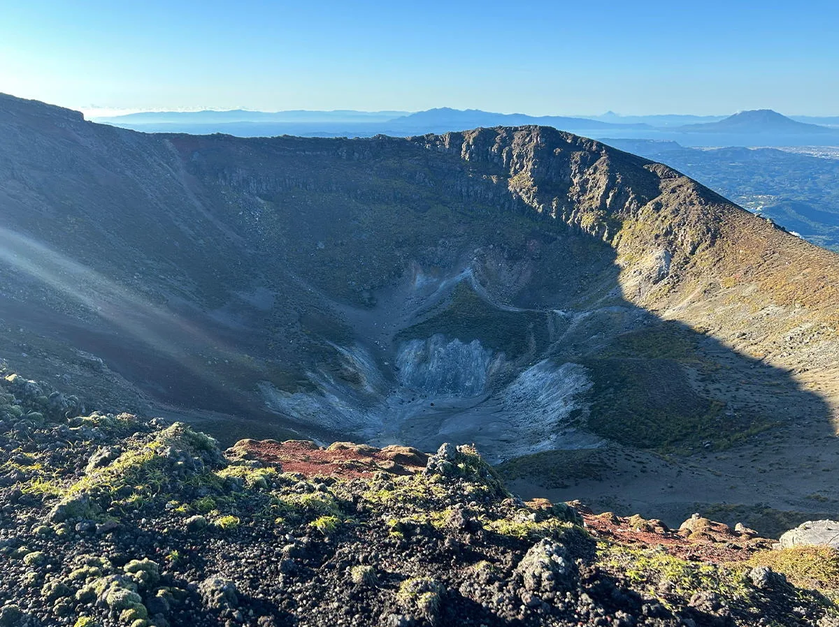 高千穂峰の大きな火口