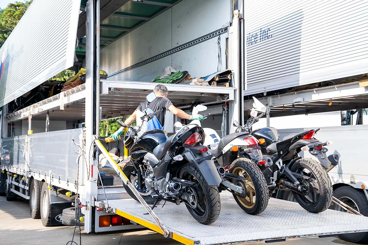 BASでのバイク輸送