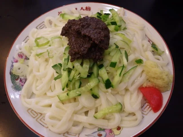 白龍(パイロン)本店のじゃじゃ麺