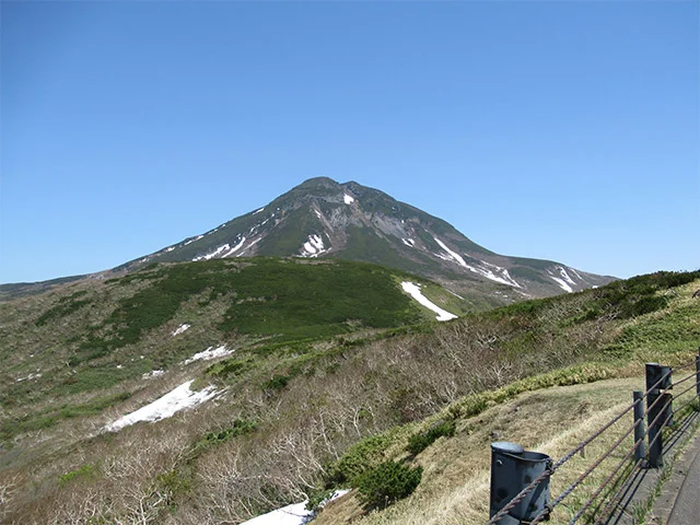 羅臼岳の山肌